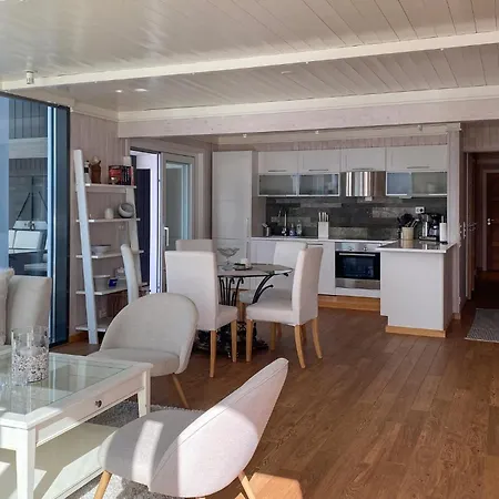 Cozy In Gurskoy With Sauna Kjellsund